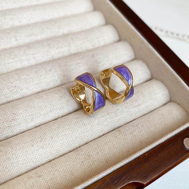 Oil drop bow twisted round ear buckle niche design simple versatile earrings light luxury high-end earrings
Oil drop bow twisted round ear buckle niche design simple versatile earrings light luxury high-end earrings