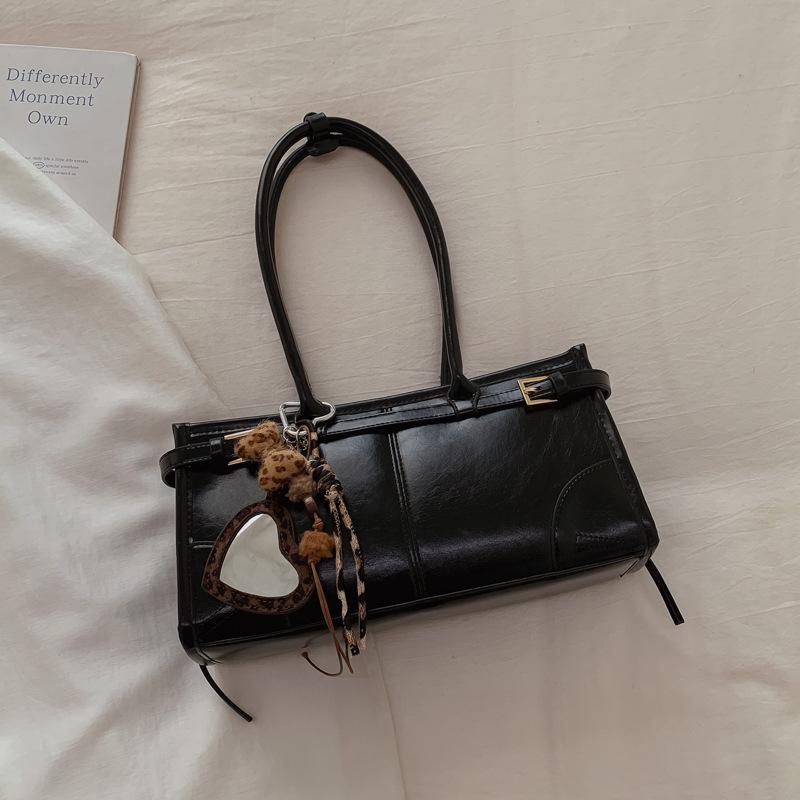 Brand Fashi Shoulder Bag Korean Vintage Women Glossy Large Capacity Underarm Bag Stylish Versatile Handbag Belt Buckle Design
Brand Fashi Shoulder Bag Korean Vintage Women Glossy Large Capacity Underarm Bag Stylish Versatile Handbag Belt Buckle Design