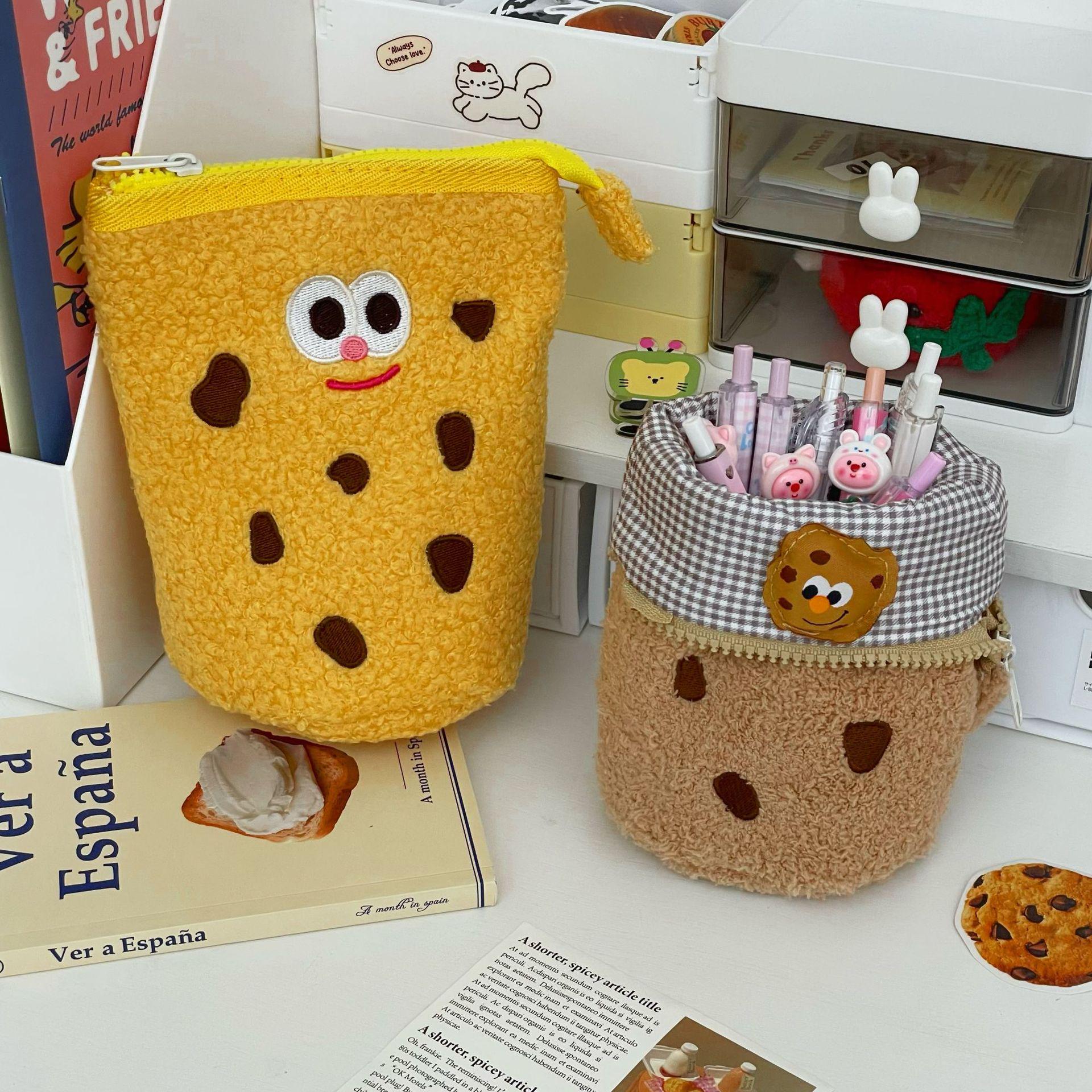Creative Cookie Biscuit Design Pen Holder: Large-Capacity Vertical Flip Foldable Pencil Case, Ideal for Students and Desktop Storage. коричневий
Creative Cookie Biscuit Design Pen Holder: Large-Capacity Vertical Flip Foldable Pencil Case, Ideal for Students and Desktop Storage. коричневий