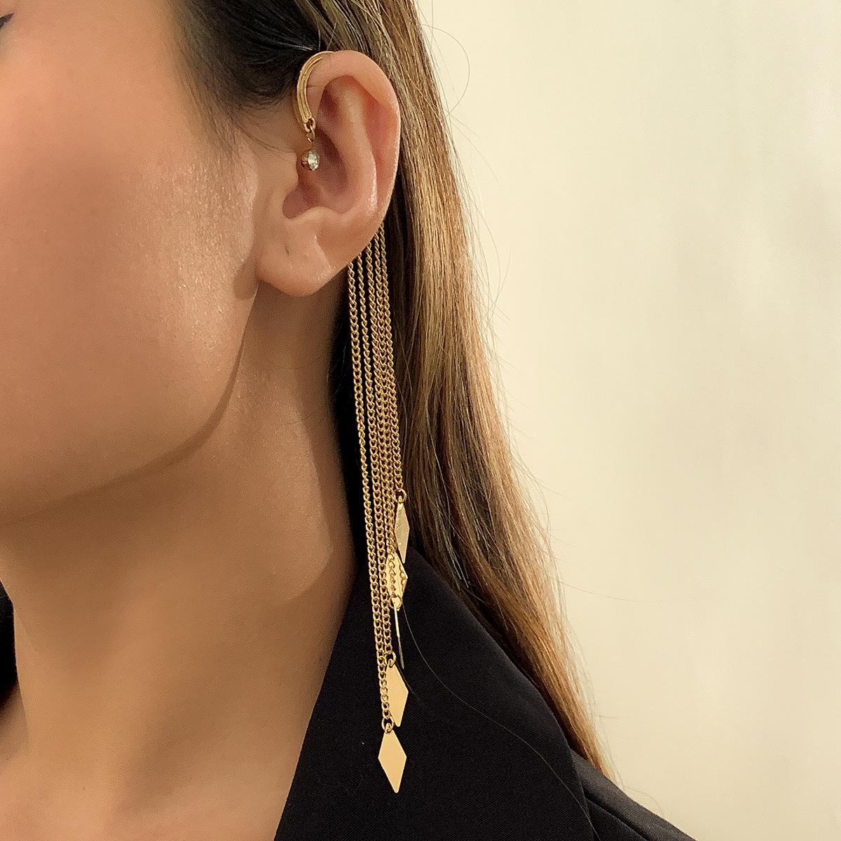 Temperament single long geometric skeleton fringed ear hanging, personalized rhombus chain earrings women
Temperament single long geometric skeleton fringed ear hanging, personalized rhombus chain earrings women