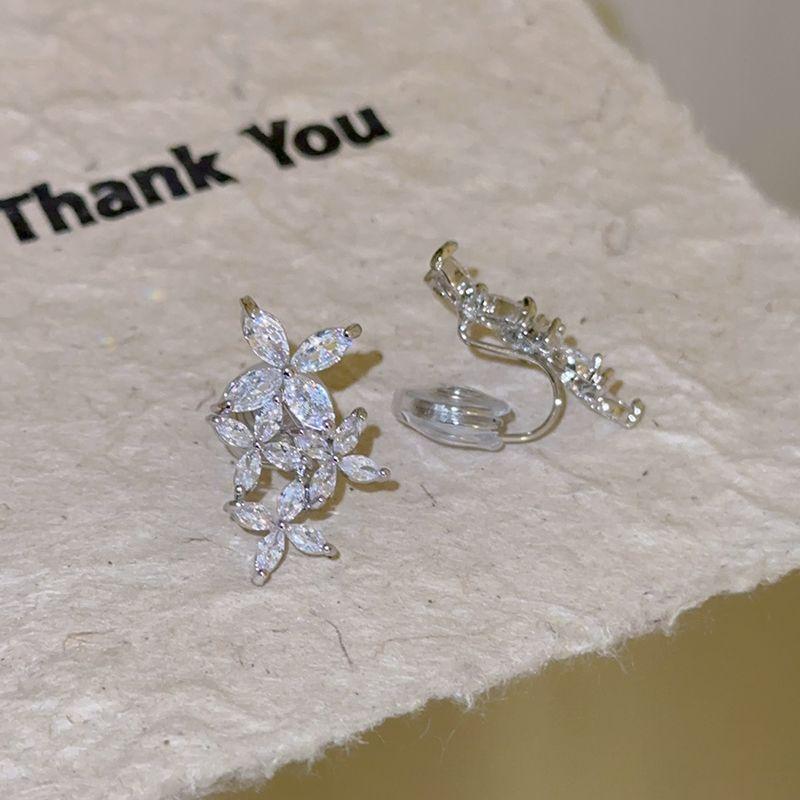 Доступная роскошная атмосфера, полностью бриллиантовая, без проколотых ушей, легче всего сочетается с женственными цветами. Mosquito coil ear clip
Доступная роскошная атмосфера, полностью бриллиантовая, без проколотых ушей, легче всего сочетается с женственными цветами. Mosquito coil ear clip