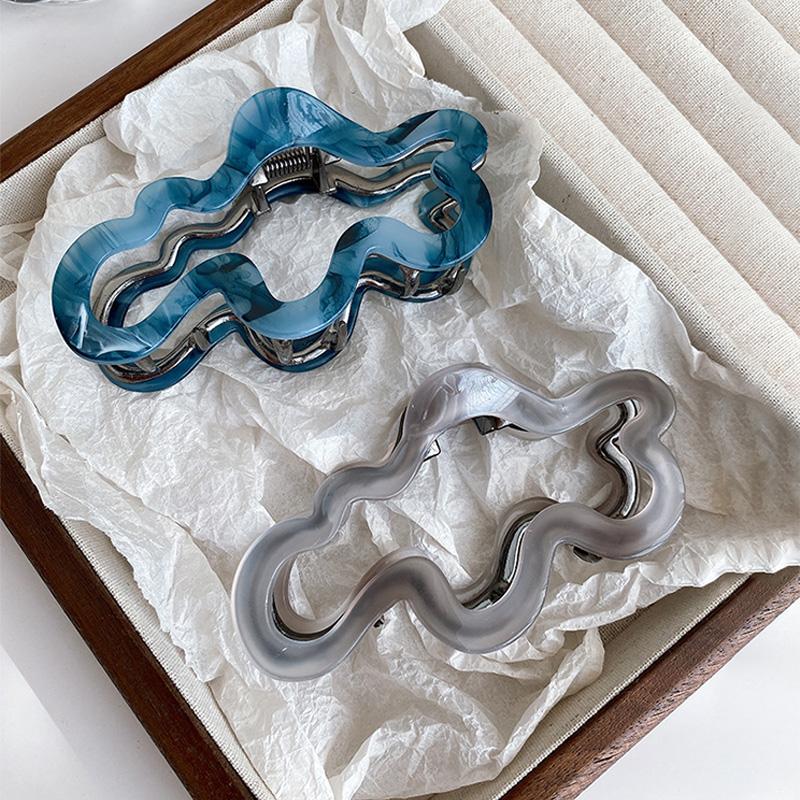 1pc Gradient color bow clip women s new high-end clip headband hair clip shark clip at the back of the head French style
1pc Gradient color bow clip women s new high-end clip headband hair clip shark clip at the back of the head French style