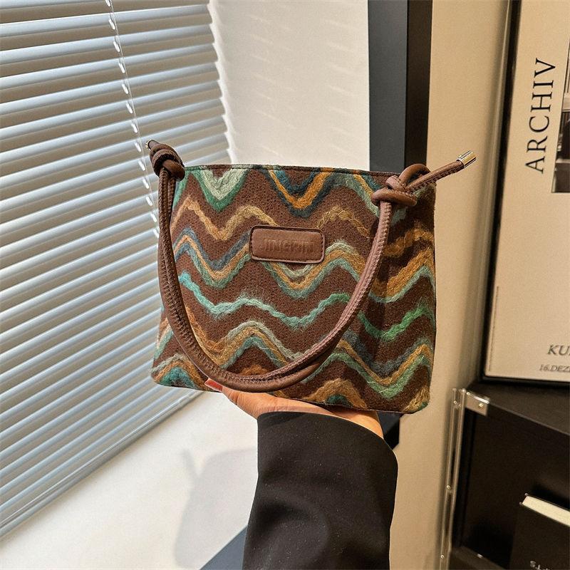 Popular niche bag Simia new bag 2025 women s fashion foreign style shoulder messenger bag versatile bucket bag
Popular niche bag Simia new bag 2025 women s fashion foreign style shoulder messenger bag versatile bucket bag