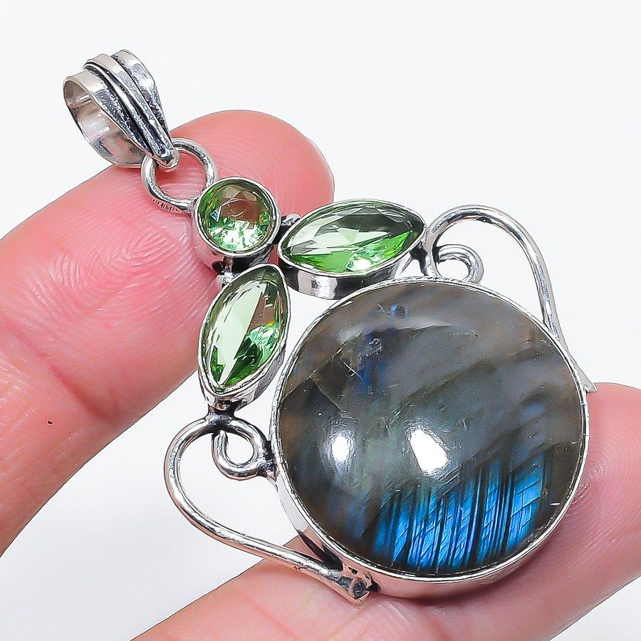 Натуральный лабрадорит, цаворит, серебро 925 пробы, ювелирная подвеска 2,17 i6q67
Натуральный лабрадорит, цаворит, серебро 925 пробы, ювелирная подвеска 2,17 i6q67