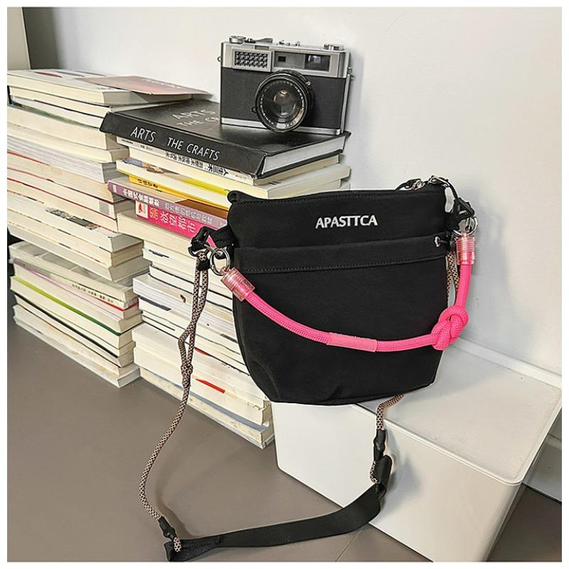 Summer new fashion trend nylon shoulder bag casual messenger women s bag large capacity small square bag чорний
Summer new fashion trend nylon shoulder bag casual messenger women s bag large capacity small square bag чорний