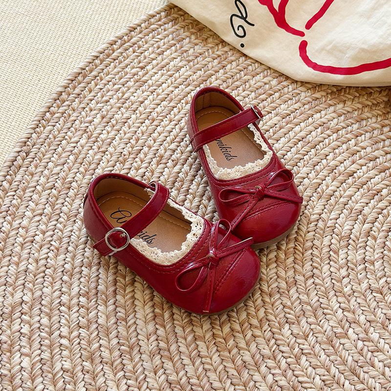 Korean-style girls princess shoes, spring and autumn lace bow flats, versatile forest-style little leather shoes, trendy baby shoes 21 вино красного
Korean-style girls princess shoes, spring and autumn lace bow flats, versatile forest-style little leather shoes, trendy baby shoes 21 вино красного