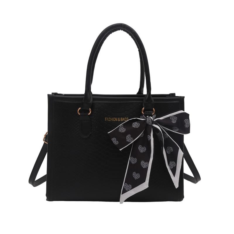 The new models of the season are simple, fashionable and large-capacity portable large bags, fashionable and casual shoulder bags, women s small чорний
The new models of the season are simple, fashionable and large-capacity portable large bags, fashionable and casual shoulder bags, women s small чорний