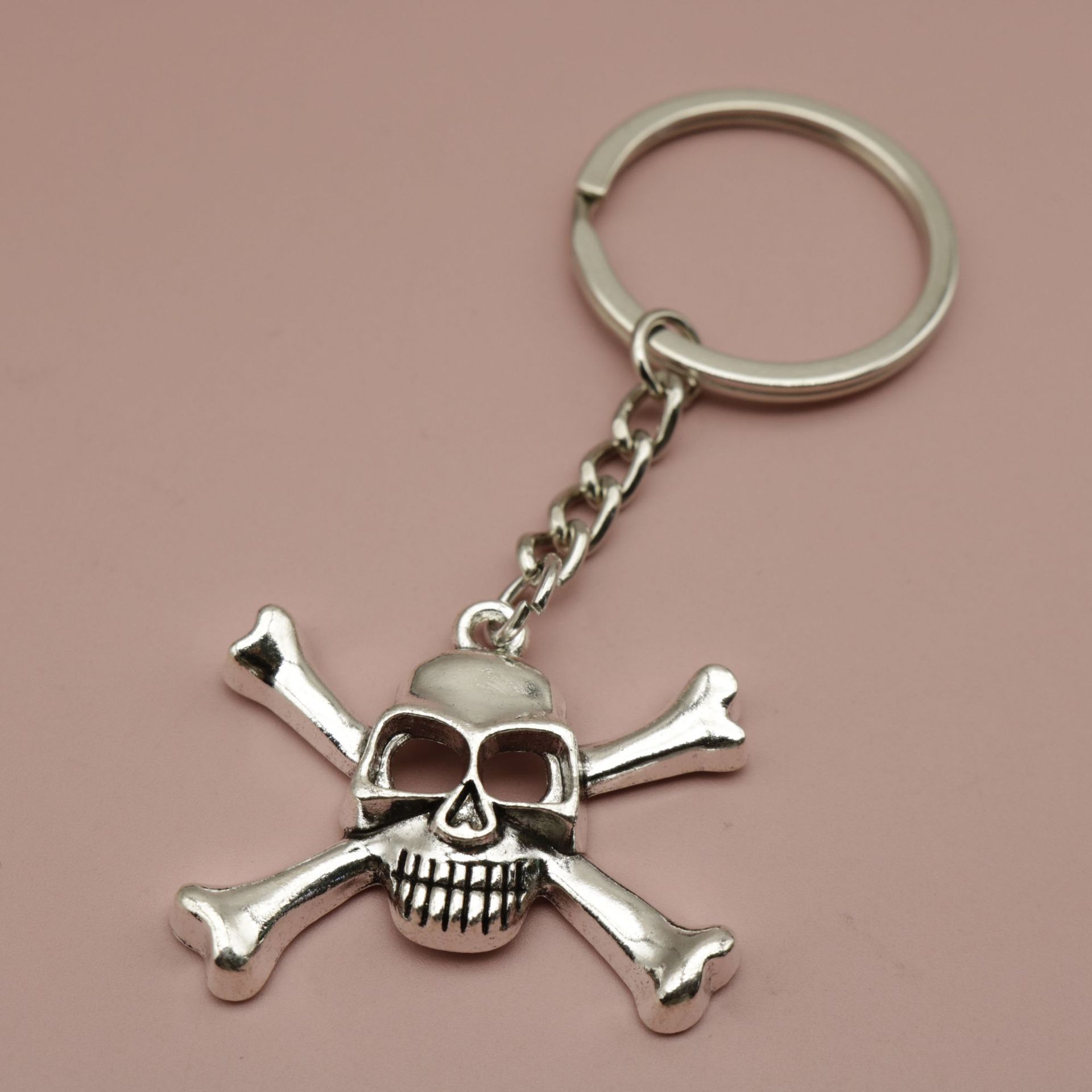 Популярные ювелирные изделия, простой кулон-брелок с черепом one size
Популярные ювелирные изделия, простой кулон-брелок с черепом one size