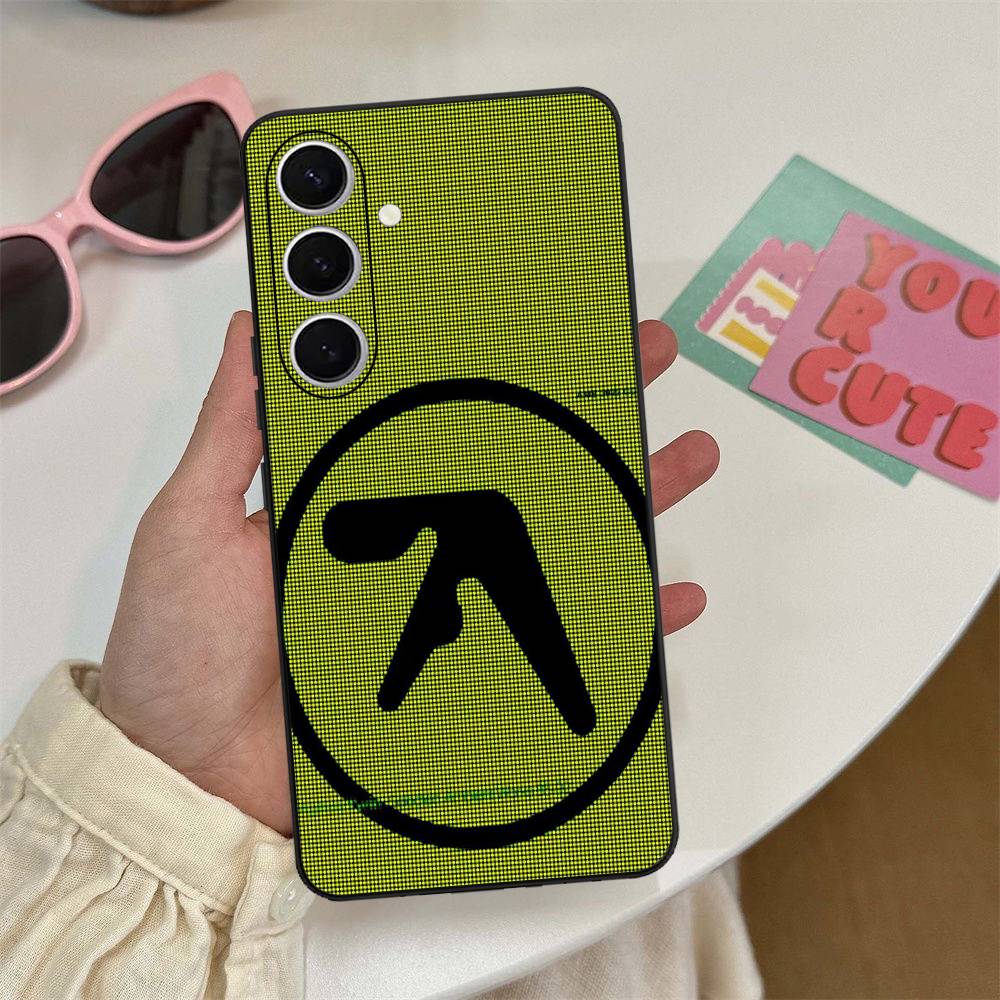 DJ A-Aphex T-Twins Phone Case For Samsung S 24 fe 25 Ultra plus 20 lite 21 30 22 23 24 22 Ultra 5G Fundas Samsung S20 lite 5G
DJ A-Aphex T-Twins Phone Case For Samsung S 24 fe 25 Ultra plus 20 lite 21 30 22 23 24 22 Ultra 5G Fundas Samsung S20 lite 5G