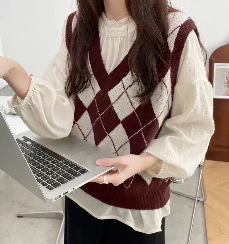 Женский многослойный жилет-свитер с ромбовидным узором весна-осень 2024 г. One Size
Женский многослойный жилет-свитер с ромбовидным узором весна-осень 2024 г. One Size