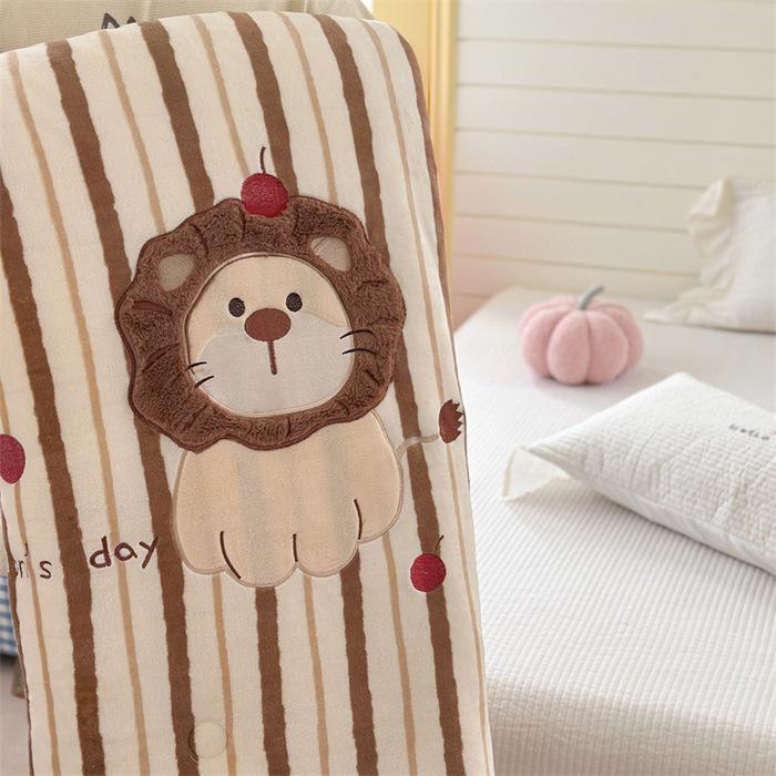 2025 Milk Velvet Applique Embroidery Quilt: Class A Grade for Mother & Baby, Perfect for Winter, Spring & Autumn, Ideal for Students. 1.2*1.5m Spring/Autumn (approx. 2.3 jin)
2025 Milk Velvet Applique Embroidery Quilt: Class A Grade for Mother & Baby, Perfect for Winter, Spring & Autumn, Ideal for Students. 1.2*1.5m Spring/Autumn (approx. 2.3 jin)
