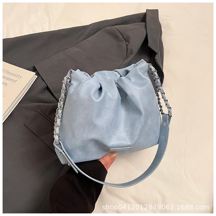 Large capacity bag women s autumn versatile 2025 new fashion retro shoulder messenger bag simple commuter tote bag синій
Large capacity bag women s autumn versatile 2025 new fashion retro shoulder messenger bag simple commuter tote bag синій