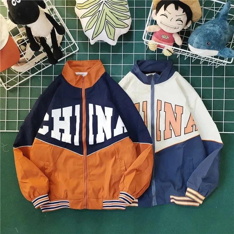 Couple Campus Style Varsity Jacket Men Korean Spring Fall Lightweight Color Matching Zipper Student Baseball Uniform Print Coats
Couple Campus Style Varsity Jacket Men Korean Spring Fall Lightweight Color Matching Zipper Student Baseball Uniform Print Coats