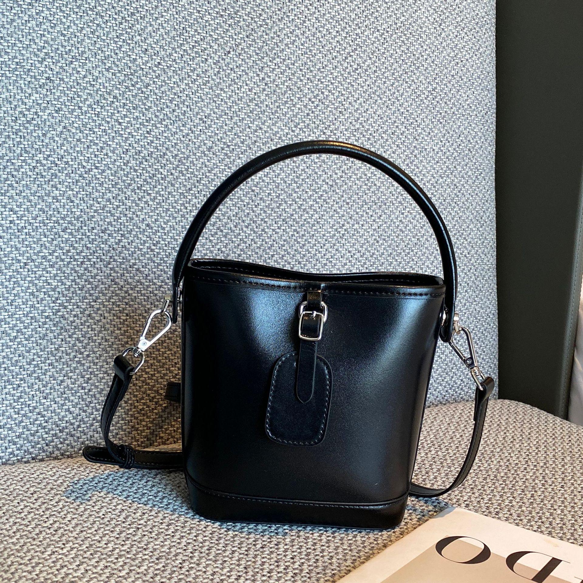 Модная женская сумка Портативная сумка для мелочи чёрный
Модная женская сумка Портативная сумка для мелочи чёрный