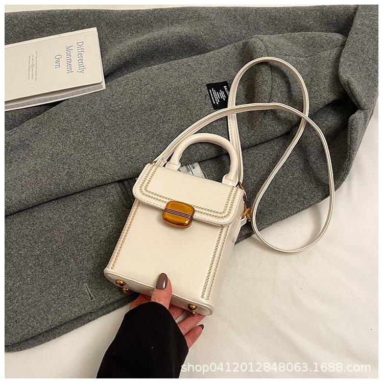 This year, the Korean version is popular, fashionable, retro, high-end, portable box bag, simple temperament, versatile commuter messenger women s ba білий
This year, the Korean version is popular, fashionable, retro, high-end, portable box bag, simple temperament, versatile commuter messenger women s ba білий