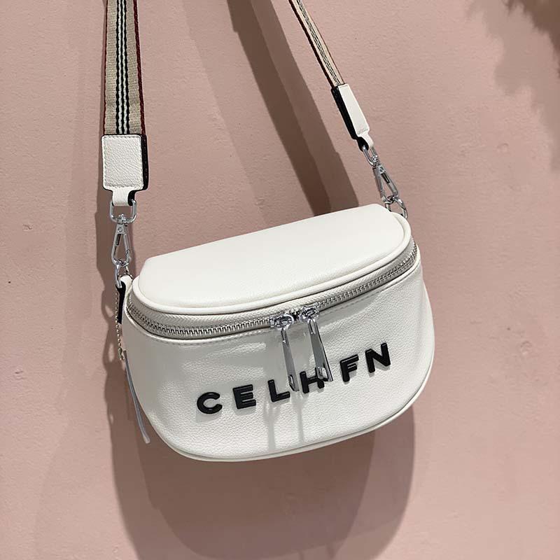 Letter semicircular casual bag single shoulder crossbody niche women s bag 2025 new versatile king breast bag белый
Letter semicircular casual bag single shoulder crossbody niche women s bag 2025 new versatile king breast bag белый