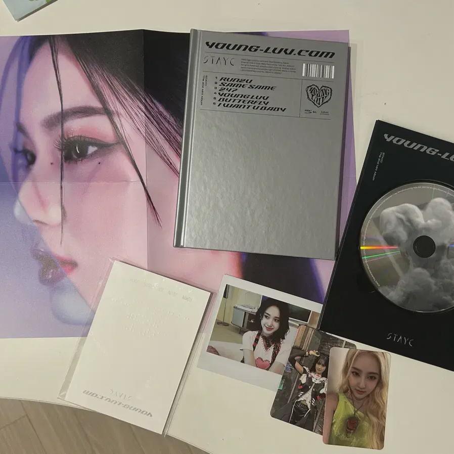 Stayc Run2u Album
Stayc Run2u Album