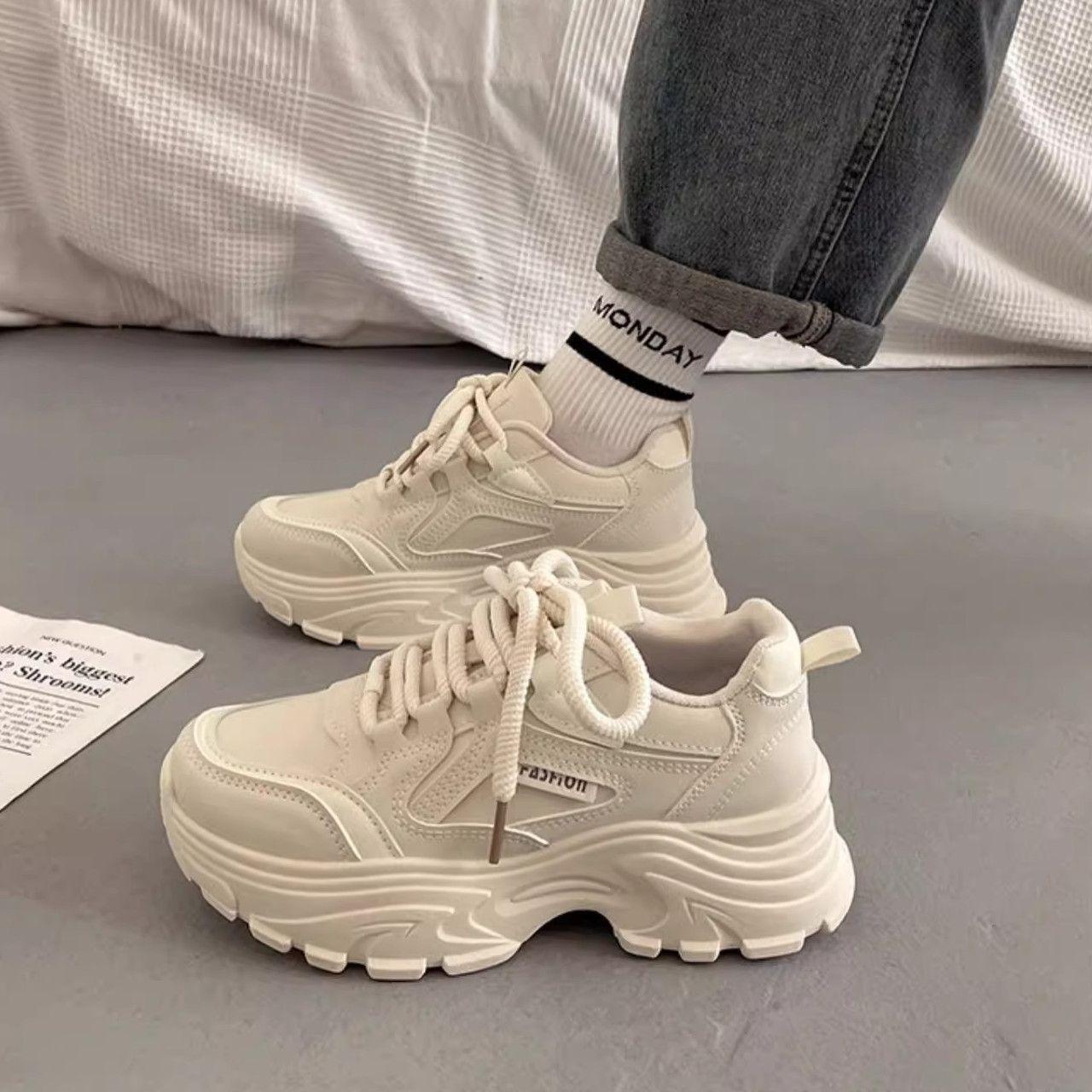 Женская обувь увеличивается в высоту Новые весенне-осенние универсальные маленькие белые туфли Мягкая кожа увеличивает высоту Спортивная повседневная женская обувь на толстой подошве 40
Женская обувь увеличивается в высоту Новые весенне-осенние универсальные маленькие белые туфли Мягкая кожа увеличивает высоту Спортивная повседневная женская обувь на толстой подошве 40