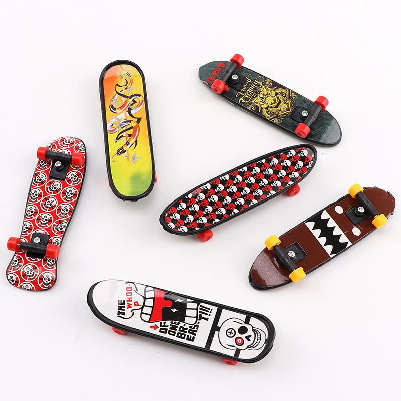 6Pcs Finger Skateboard Plaything Fingerscooter Cool Stuff For Young Boys Chidlren Novelty Gifts Regalos Cumpleaños Niños Para Invitados
6Pcs Finger Skateboard Plaything Fingerscooter Cool Stuff For Young Boys Chidlren Novelty Gifts Regalos Cumpleaños Niños Para Invitados