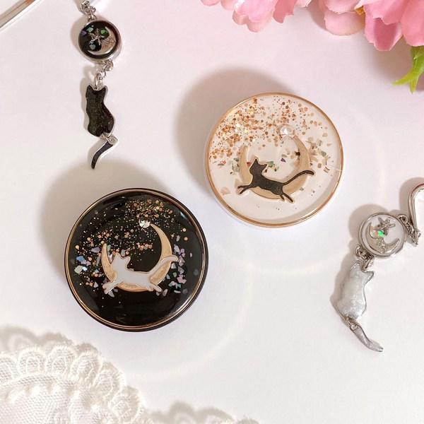 Gayoung Dal Cat Cubic Cell Phone Holder Smart Talk 2 Types, Black + White
Gayoung Dal Cat Cubic Cell Phone Holder Smart Talk 2 Types, Black + White