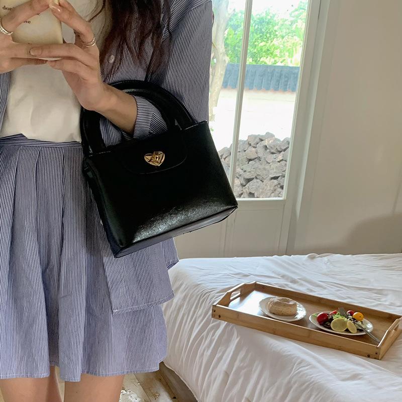 Bag Women S Autumn And Winter Korean Love Lock Handbag Blogger Same Women S Bag One Shoulder Diagonal Cross Bag Crossbody чорний
Bag Women S Autumn And Winter Korean Love Lock Handbag Blogger Same Women S Bag One Shoulder Diagonal Cross Bag Crossbody чорний