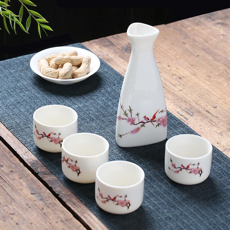 Handmade Ceramic Triangle Baijiu Set
Handmade Ceramic Triangle Baijiu Set