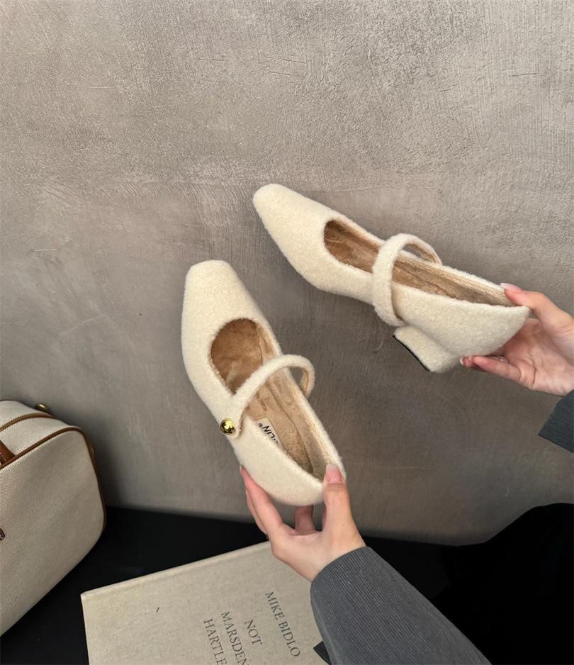 Woolen thick heel Mary Jane shoes 2025 new French temperament elegant square head shallow mouth velvet evening commuter shoes 39 абрикосовый
Woolen thick heel Mary Jane shoes 2025 new French temperament elegant square head shallow mouth velvet evening commuter shoes 39 абрикосовый