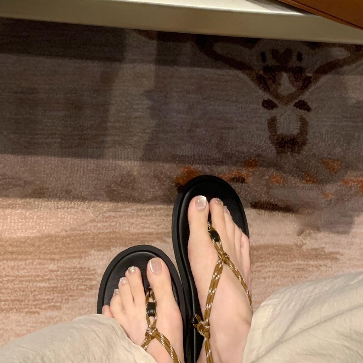 Lambskin sparkling rhinestone pinch flip-flops summer new fairy wind vacation beach flat toe sandals 40
Lambskin sparkling rhinestone pinch flip-flops summer new fairy wind vacation beach flat toe sandals 40