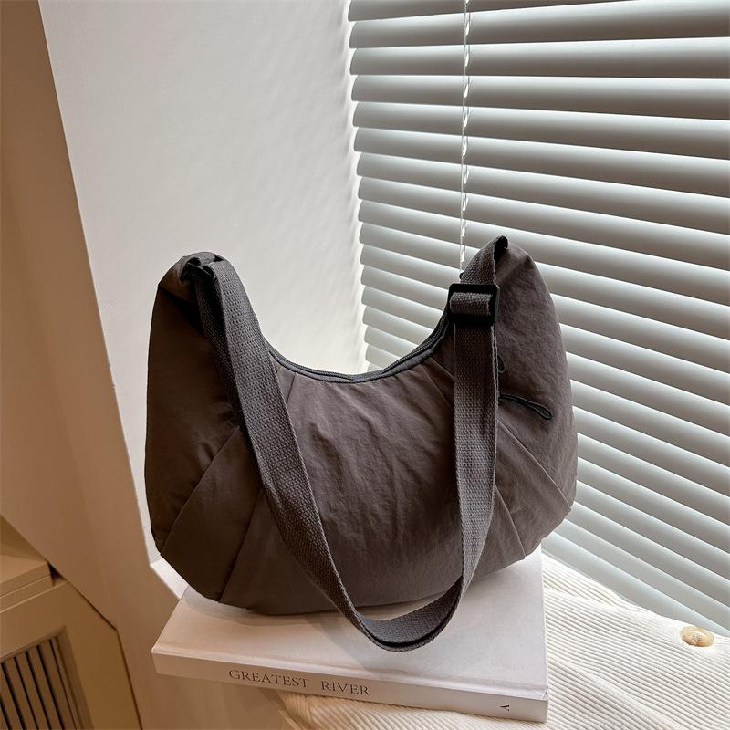 Large capacity lightweight women s nylon cloth commuting 2025 new sports and leisure fitness solid color shoulder messenger bag women серый
Large capacity lightweight women s nylon cloth commuting 2025 new sports and leisure fitness solid color shoulder messenger bag women серый