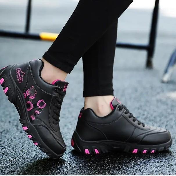 Mom shoes non-slip waterproof casual shoes 2025 spring women s shoes leather surface soft sole casual sports shoes velvet cotton shoes 34
Mom shoes non-slip waterproof casual shoes 2025 spring women s shoes leather surface soft sole casual sports shoes velvet cotton shoes 34