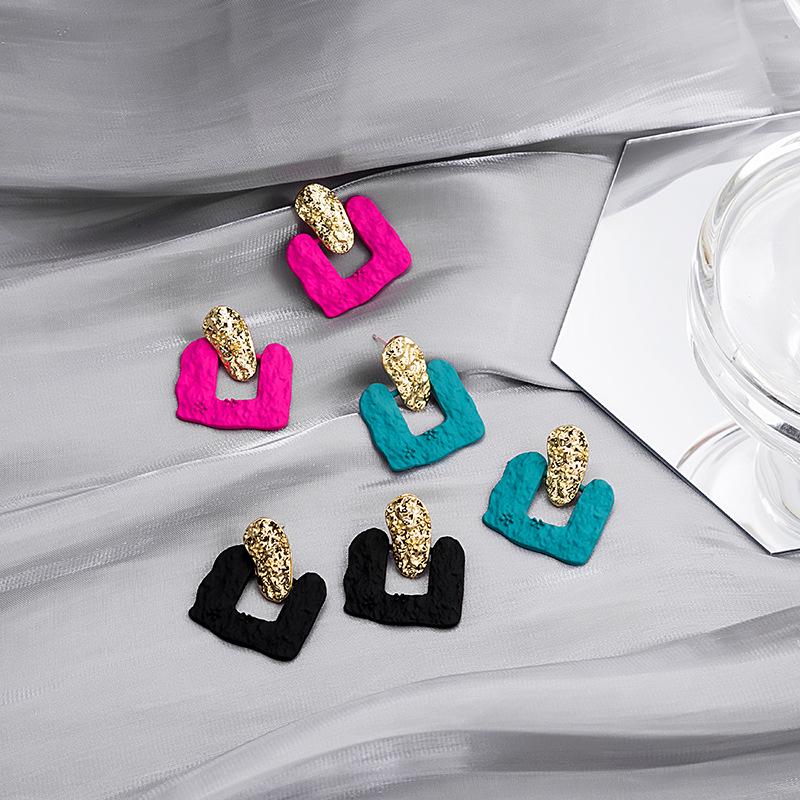 Korean Silver Needle Color Block Square Stud Earrings - Elegant Three-Color Spray Paint Design for Women s Fashion.
Korean Silver Needle Color Block Square Stud Earrings - Elegant Three-Color Spray Paint Design for Women s Fashion.