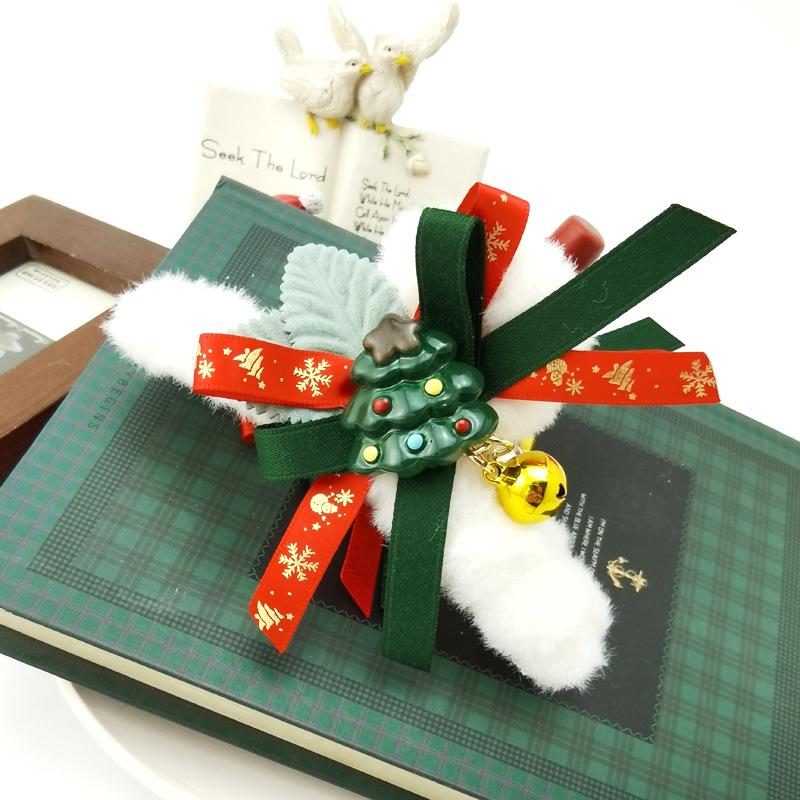 Japanese & Korean Christmas Bow Plush Hair Claw Clip
Japanese & Korean Christmas Bow Plush Hair Claw Clip