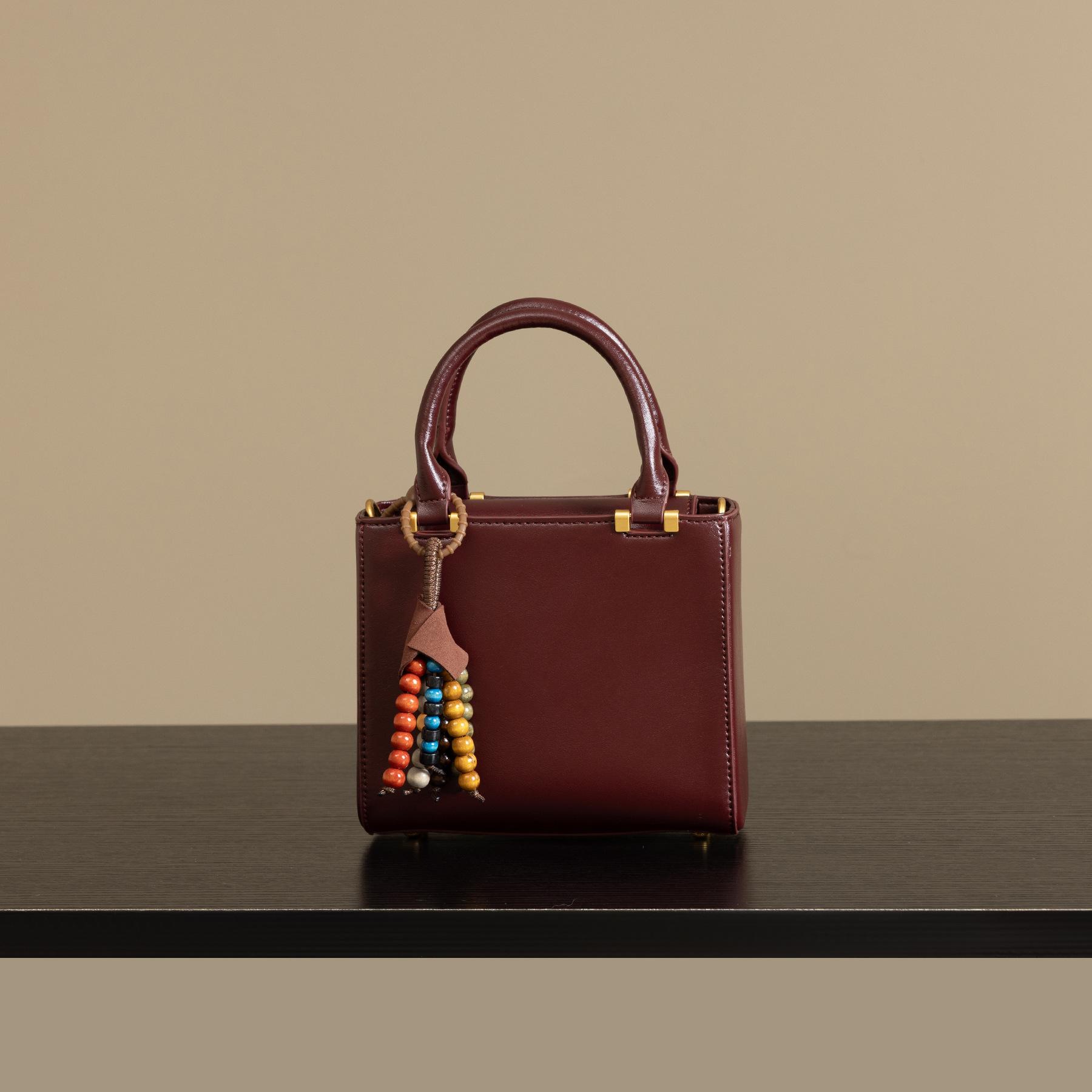 2025 Winter New Fashion Handbag for Women, Niche Design, High-end and Exquisite, Single-shoulder Crossbody Stylish Small Square Bag 18*8*16CM красный
2025 Winter New Fashion Handbag for Women, Niche Design, High-end and Exquisite, Single-shoulder Crossbody Stylish Small Square Bag 18*8*16CM красный