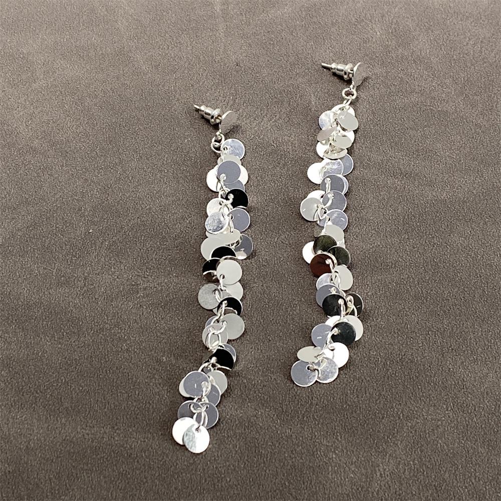 Европейские и американские серьги с пайетками и длинной кисточкой: Шикарные серьги-пусеты высокого класса в холодном стиле для женщин
Европейские и американские серьги с пайетками и длинной кисточкой: Шикарные серьги-пусеты высокого класса в холодном стиле для женщин