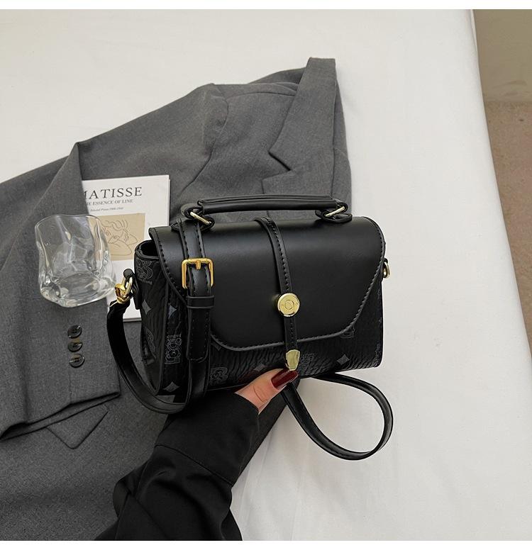 Retro bag New spring trendy handbag Women s shoulder messenger bag Autumn and winter printed women s bag чорний
Retro bag New spring trendy handbag Women s shoulder messenger bag Autumn and winter printed women s bag чорний