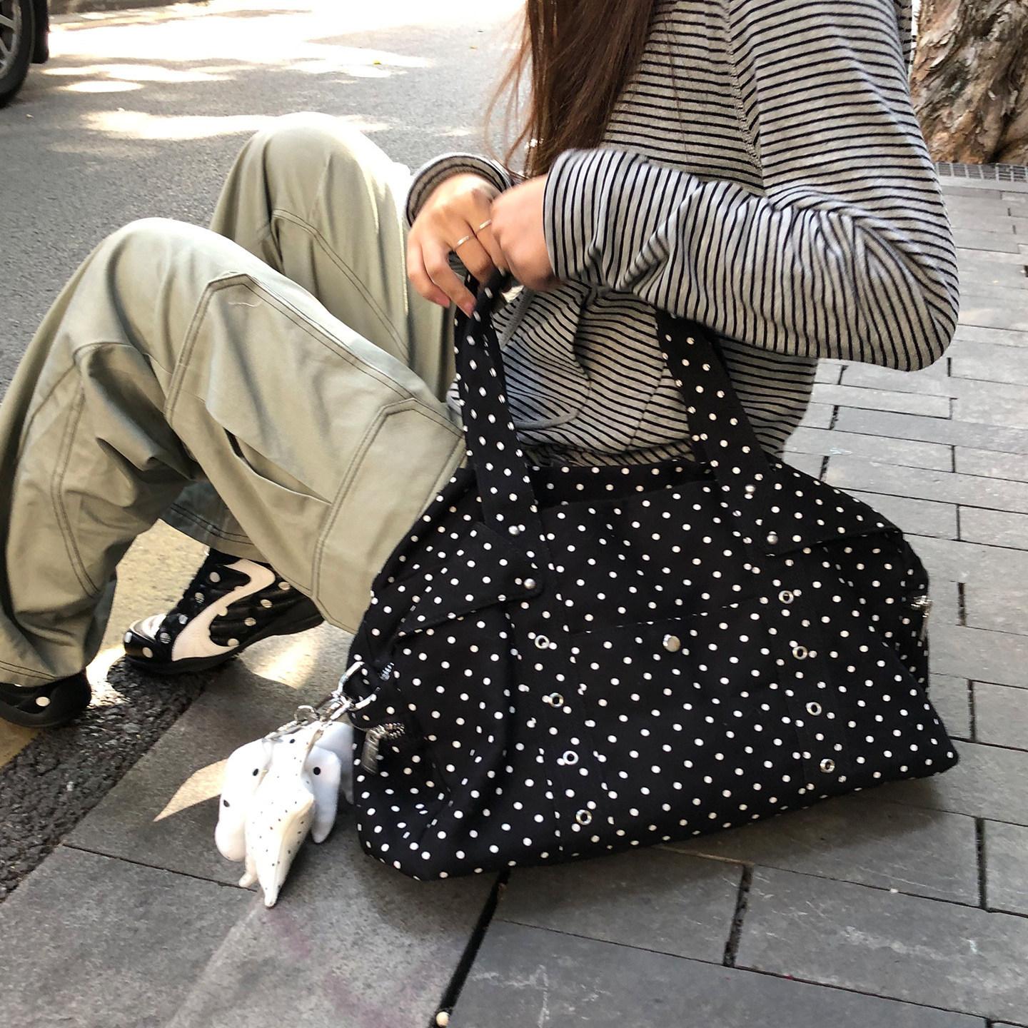 Large Capacity Polka Dot Tote Bag Women s Commuter Casual Shoulder Bag Heart Charm Leisure Bag Soft Canvas Square Shape чорний
Large Capacity Polka Dot Tote Bag Women s Commuter Casual Shoulder Bag Heart Charm Leisure Bag Soft Canvas Square Shape чорний