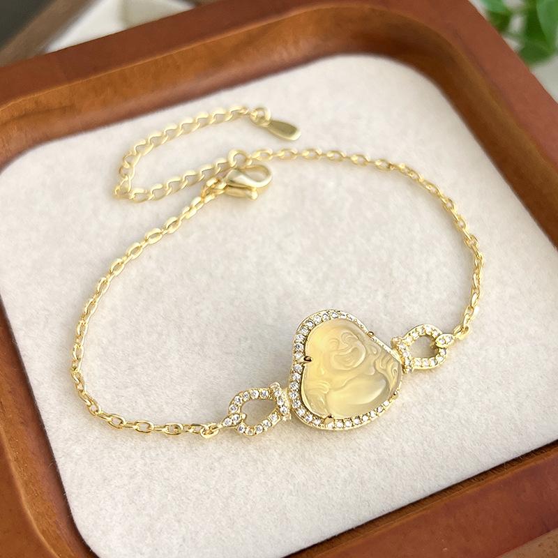 Натуральный халцедон Будда Гонг Смеющийся Будда Набор Подвеска Браслет Инкрустированный Новыми Китайскими Ювелирными Изделиями Высококлассный Женский Стиль
Натуральный халцедон Будда Гонг Смеющийся Будда Набор Подвеска Браслет Инкрустированный Новыми Китайскими Ювелирными Изделиями Высококлассный Женский Стиль