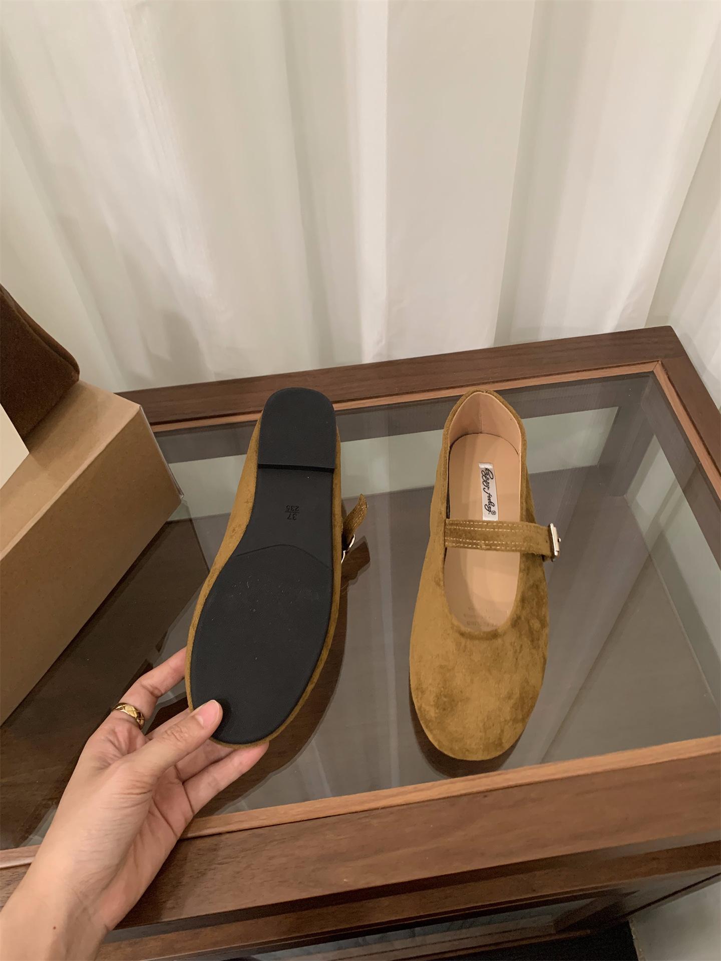 French retro flat-soled suede Mary Jane single shoes women s shoes 2025 new spring and autumn versatile soft-soled commuter shoes 40
French retro flat-soled suede Mary Jane single shoes women s shoes 2025 new spring and autumn versatile soft-soled commuter shoes 40