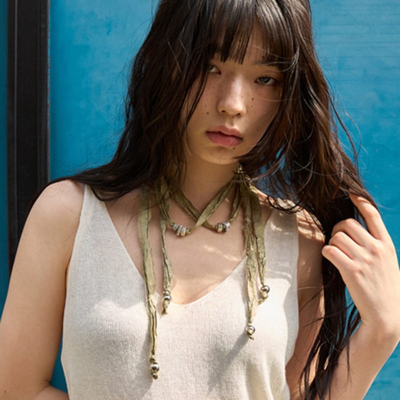 NEGATIVETHREE Silk string necklace_Olive FREE
NEGATIVETHREE Silk string necklace_Olive FREE