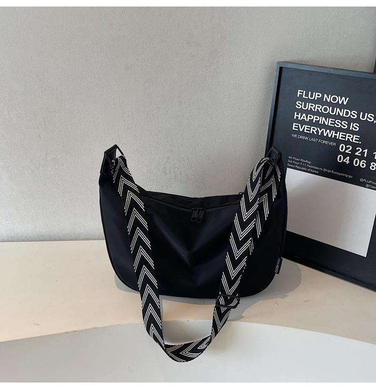 Спортивная легкая сумка-пельмень из ткани Оксфорд, женская, 2025, новый нишевый дизайн, сумка-мессенджер на плечо для通勤, тренд
Спортивная легкая сумка-пельмень из ткани Оксфорд, женская, 2025, новый нишевый дизайн, сумка-мессенджер на плечо для通勤, тренд