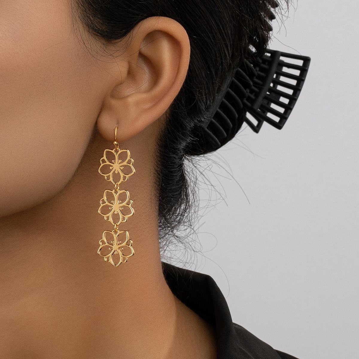 Simple flower earrings, elegant, fashionable, light luxury, exquisite and personalized earrings for women золотой
Simple flower earrings, elegant, fashionable, light luxury, exquisite and personalized earrings for women золотой