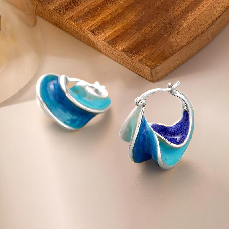 Huitan Trendy Wave Design Enamel Hoop Earrings for Women Red/Blue Exquisite Female Accessories Holiday Party Statement Zircon
Huitan Trendy Wave Design Enamel Hoop Earrings for Women Red/Blue Exquisite Female Accessories Holiday Party Statement Zircon