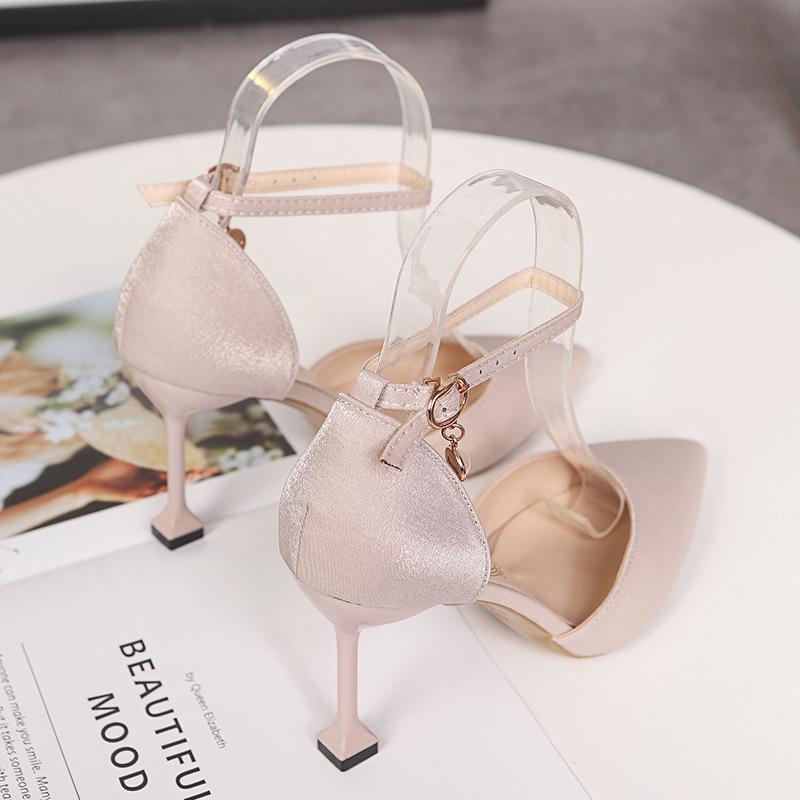 Suede pointed high heels summer new temperament shallow mouth one word buckle fashion women s shoes stiletto single shoes tide 39 бежевий
Suede pointed high heels summer new temperament shallow mouth one word buckle fashion women s shoes stiletto single shoes tide 39 бежевий