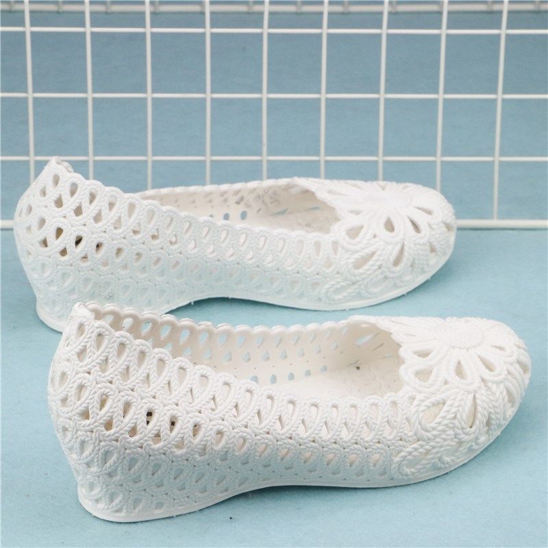 Летние сандалии на танкетке женские пластиковые женские белые нескользящие рабочие туфли 40
Летние сандалии на танкетке женские пластиковые женские белые нескользящие рабочие туфли 40