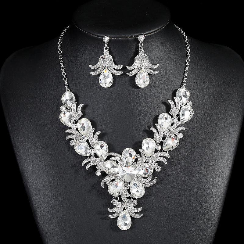 2022 Retro European & American Alloy Clavicle Chain Necklace & Earring Set with Colorful Crystal Flowers for Women білий
2022 Retro European & American Alloy Clavicle Chain Necklace & Earring Set with Colorful Crystal Flowers for Women білий