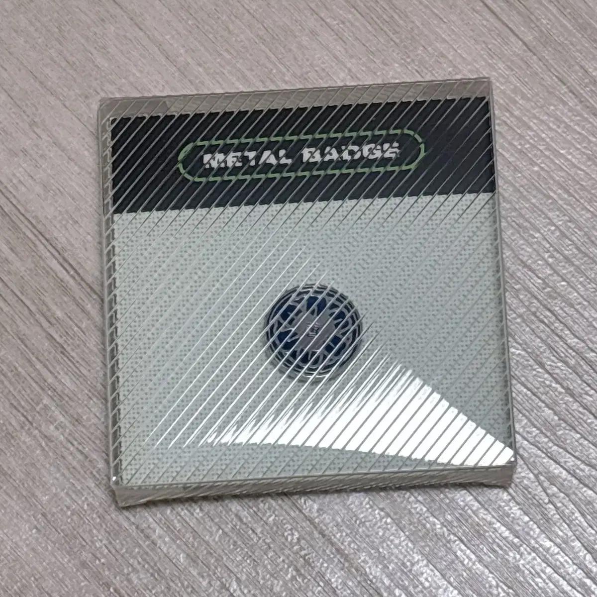 PLAVE Металлический значок Sunghwi Yego Шесть Летних 
PLAVE Металлический значок Sunghwi Yego Шесть Летних