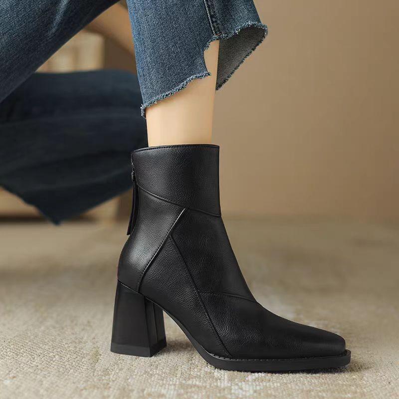 Retro brown soft leather thick heel short boots New high heel Martin boots British style small square head thin boots 42 чорний
Retro brown soft leather thick heel short boots New high heel Martin boots British style small square head thin boots 42 чорний