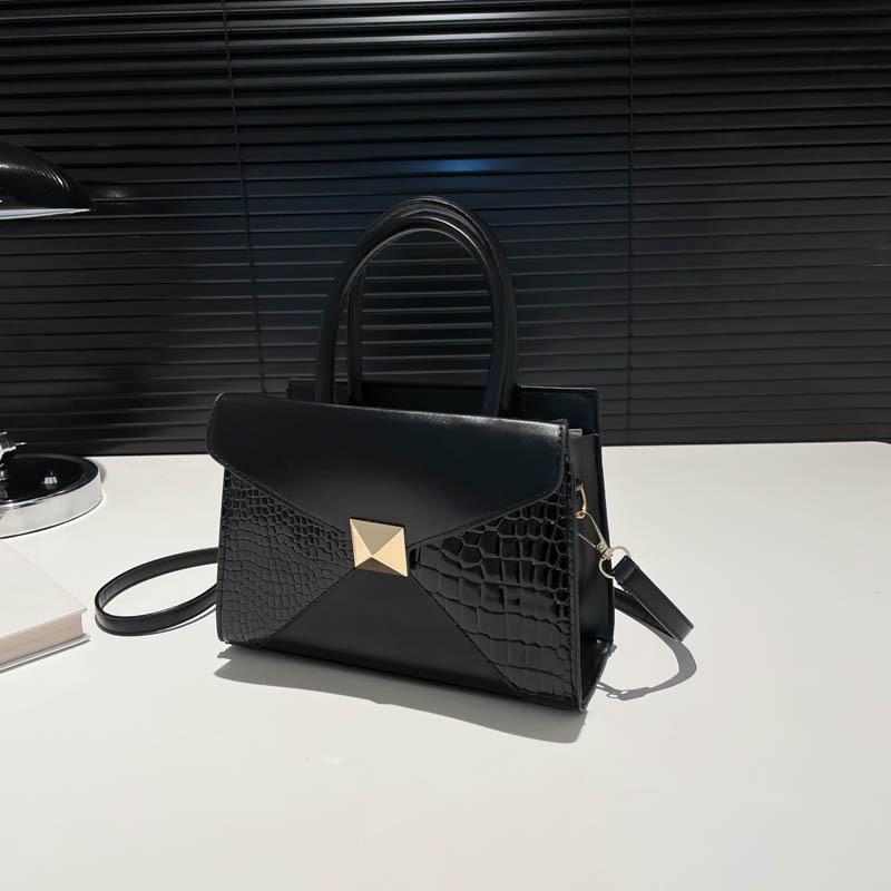 Women s bag new texture autumn trend simple handbag large capacity beautiful shoulder crossbody small square bag чёрный
Women s bag new texture autumn trend simple handbag large capacity beautiful shoulder crossbody small square bag чёрный