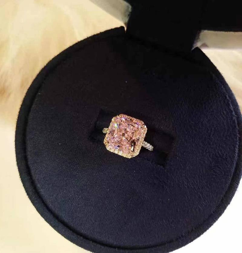 Cold wind, advanced sense, multi-faceted colored stone pink diamond ring, women s opening zircon square pink diamond, versatile temperament Adjustable opening
Cold wind, advanced sense, multi-faceted colored stone pink diamond ring, women s opening zircon square pink diamond, versatile temperament Adjustable opening