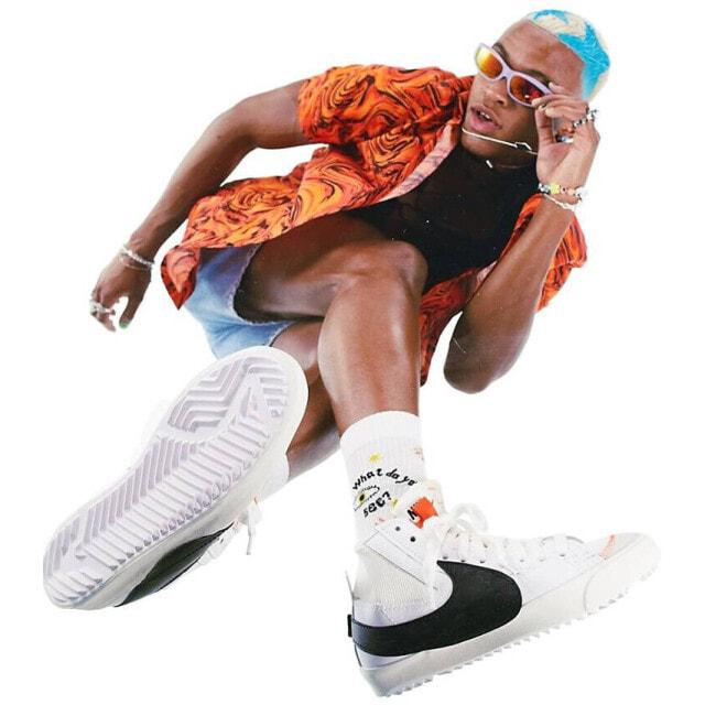 Бело-черные кроссовки Nike Blazer Mid '77 Jumbo
Бело-черные кроссовки Nike Blazer Mid '77 Jumbo